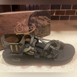 New in Box Chaco Classic Palm Avocado Sandals 7